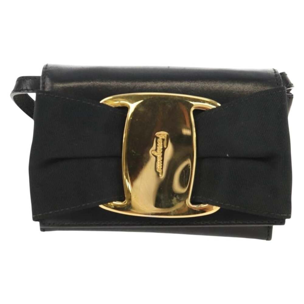 Salvatore Ferragamo Leather Vara Shoulder Bag Black
